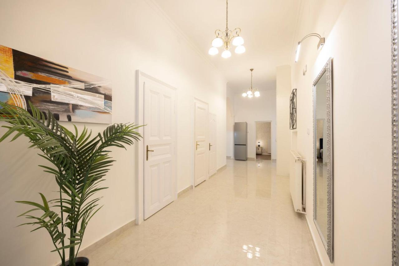 Luxurious Central Grand Home W/ 3Bedrm 2Bathrm Budapest Kültér fotó